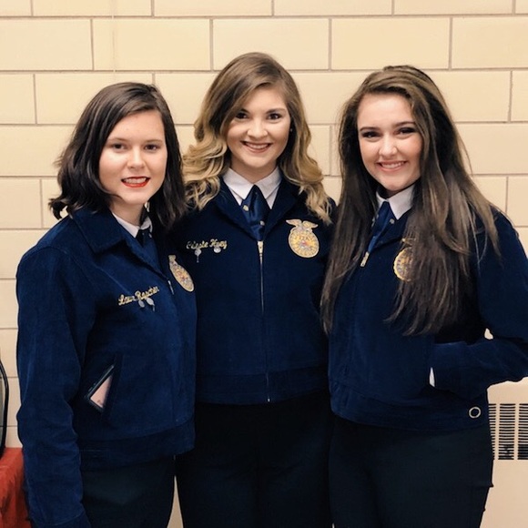 Meet Your Posher, Erica! - Picture 4 of 8